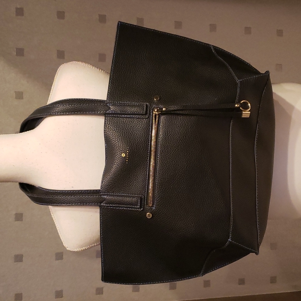 Travanti Tote Handbag Black Spacious